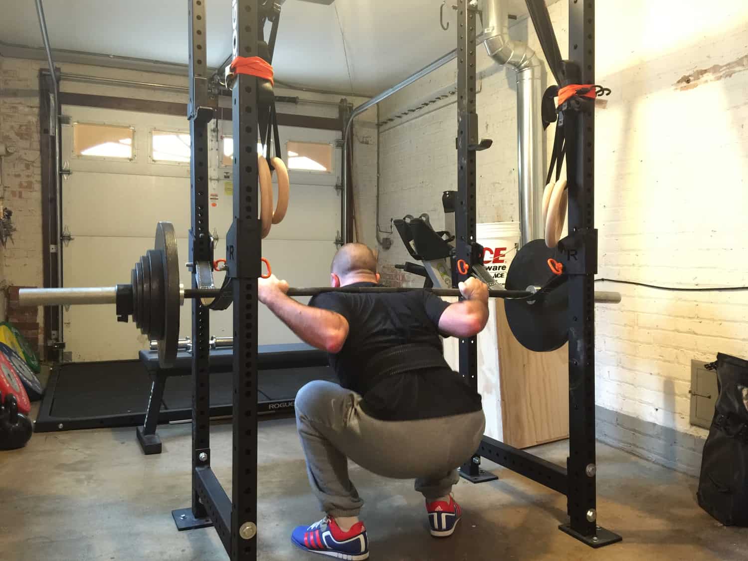 Our squat racks are definitely a favorite amongst our BLUSH FITNESS  members!🤩 Schedule a tour of our facility today and come see what all…